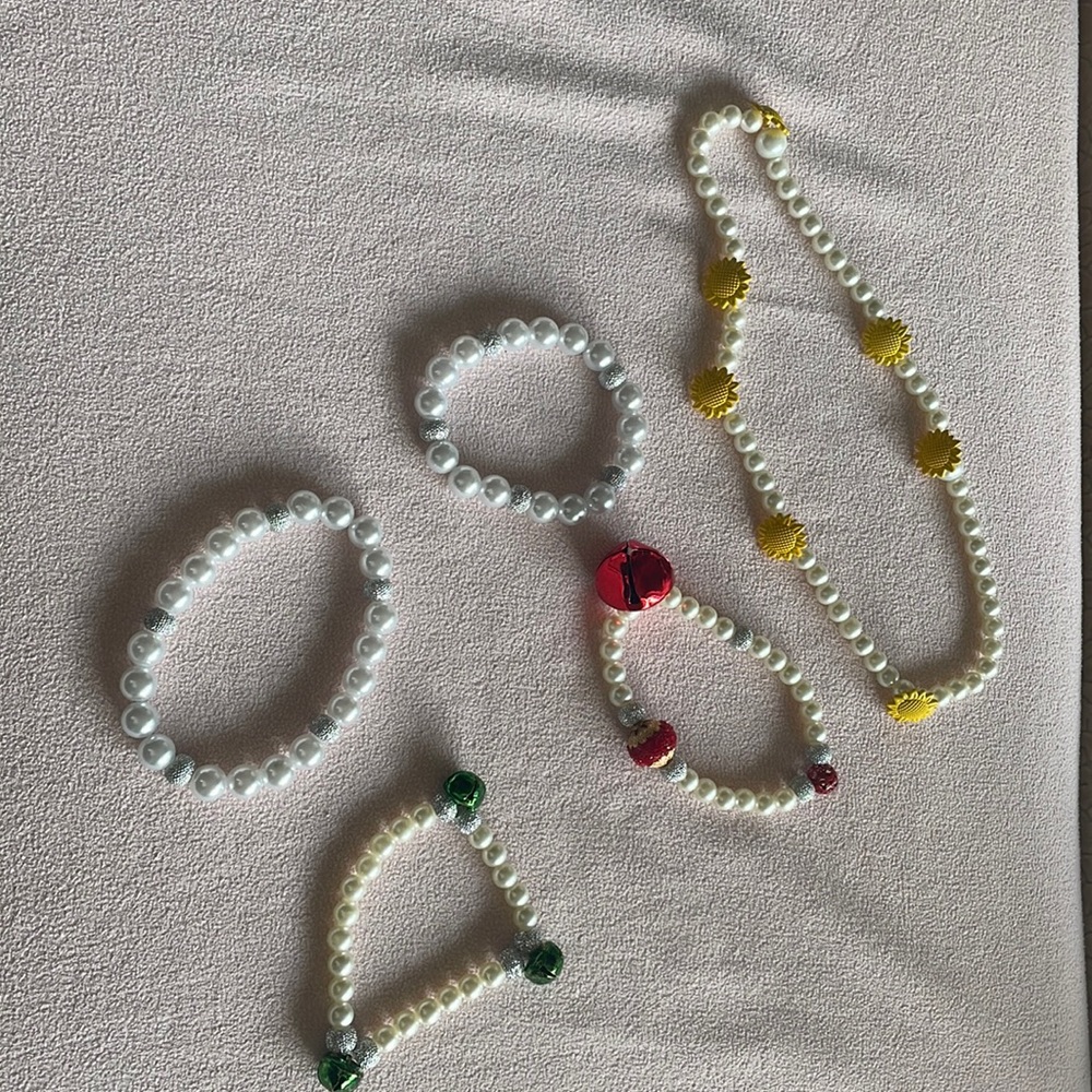 Necklace or choker style, elastic for dogs and cats